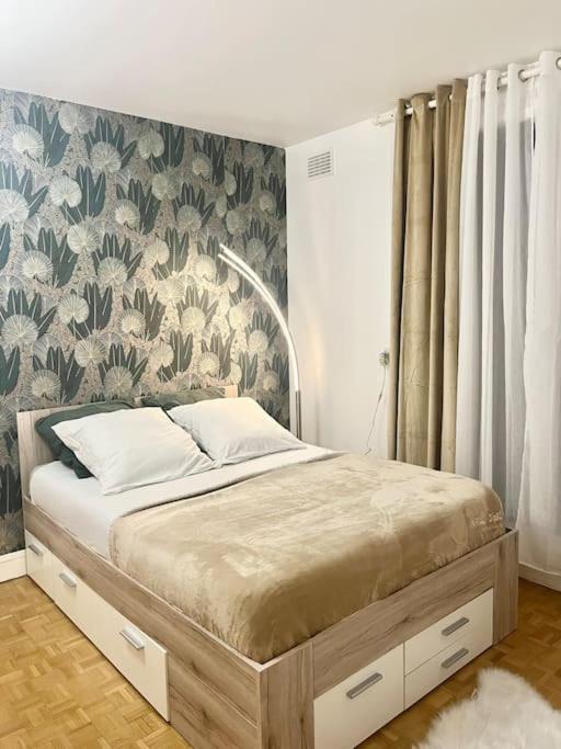 Proche Chateau De Versailles Avec Balcon Vu Sur Une Foret Et Parking Gratuit Pour 5 Personnes Maximum Экстерьер фото