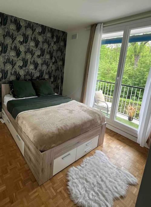 Proche Chateau De Versailles Avec Balcon Vu Sur Une Foret Et Parking Gratuit Pour 5 Personnes Maximum Экстерьер фото