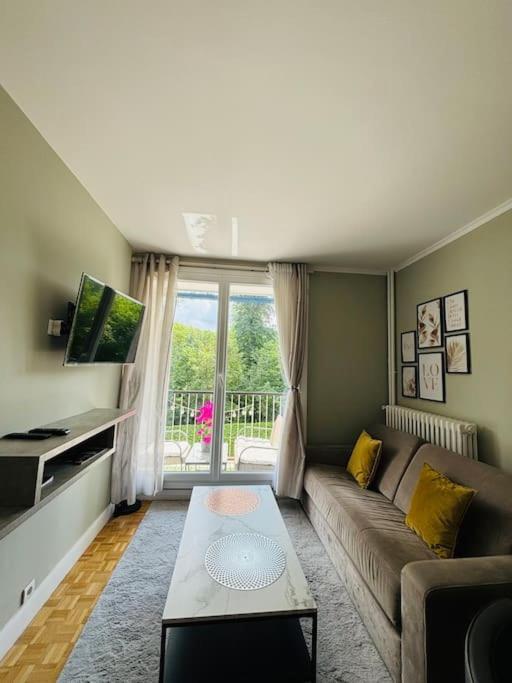 Proche Chateau De Versailles Avec Balcon Vu Sur Une Foret Et Parking Gratuit Pour 5 Personnes Maximum Экстерьер фото