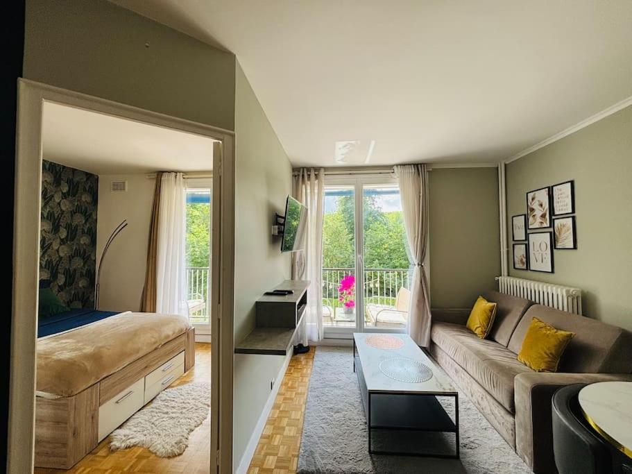 Proche Chateau De Versailles Avec Balcon Vu Sur Une Foret Et Parking Gratuit Pour 5 Personnes Maximum Экстерьер фото